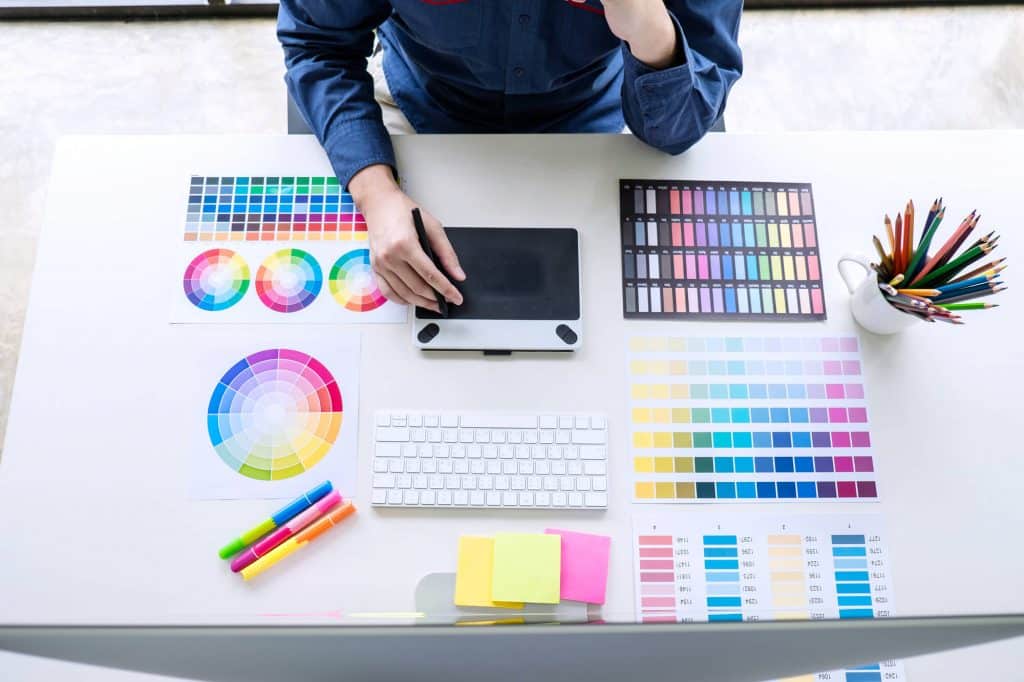 Expert Graphic Designer - Infintech Designs