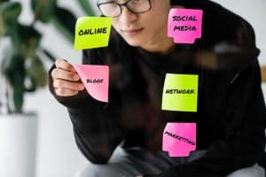 Seo manager sticking paper - Infintech Designs